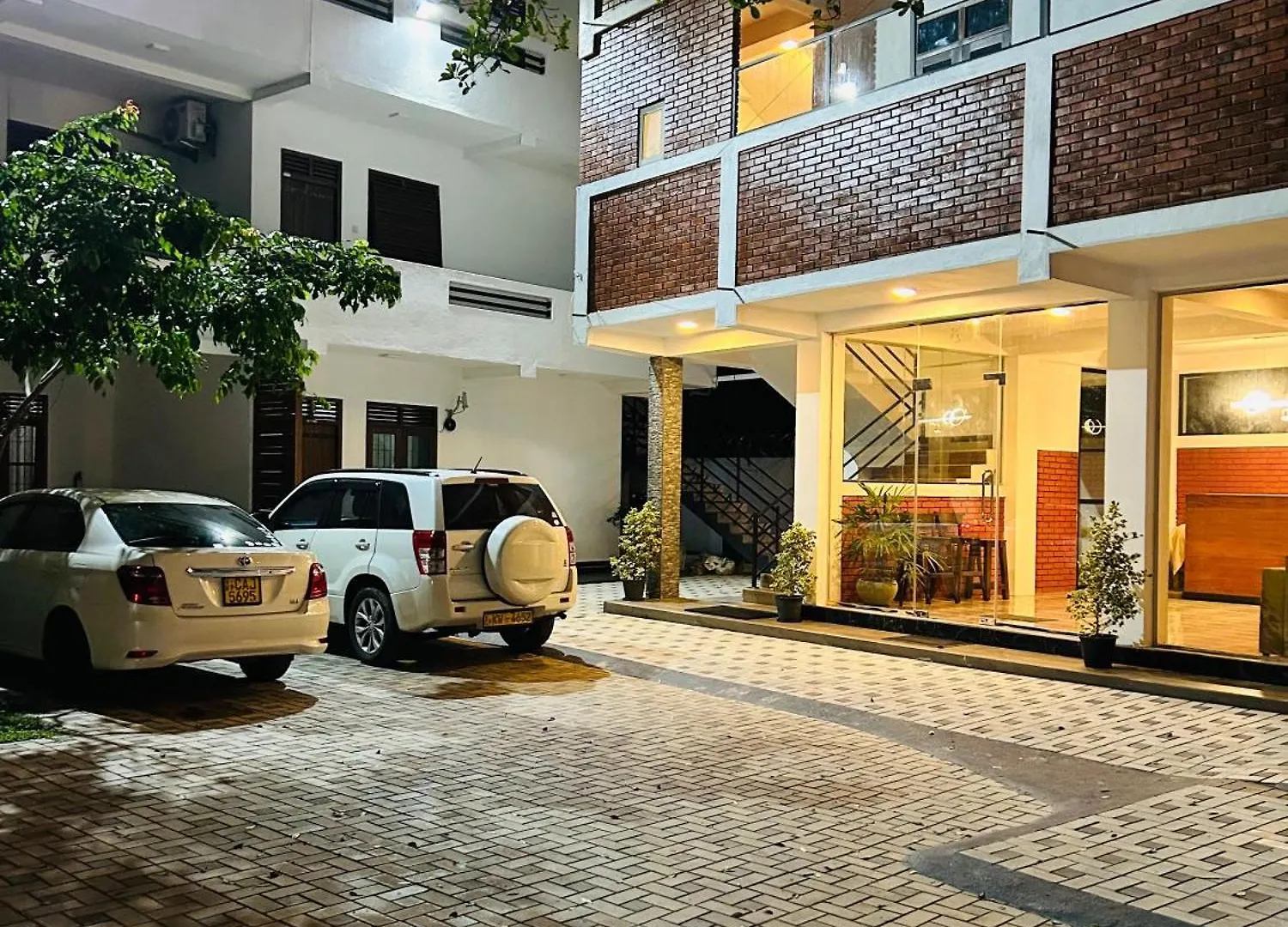 Unic Residence And Transit Hotel Katunayake Apartment